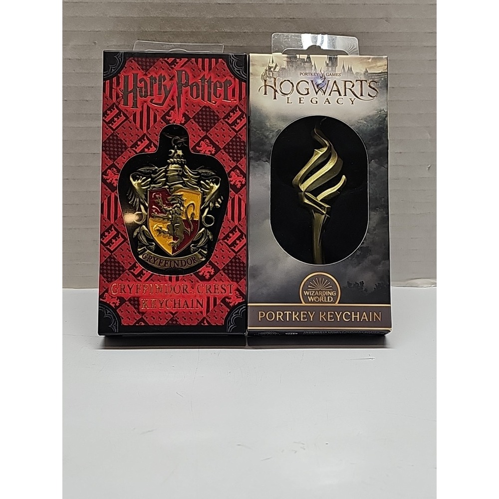 Harry Potter Gryffindor Crest Enamel Pins,‎ Keychains & Griffon Statue - Picture 5 of 6